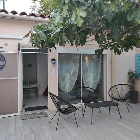 D'hotes - Les Orchidees Bed & Breakfast 3*